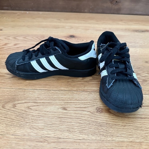 ADIDAS KIDS ORIGINALS SUPERSTAR II SHOES - Size 13 - Picture 3 of 9